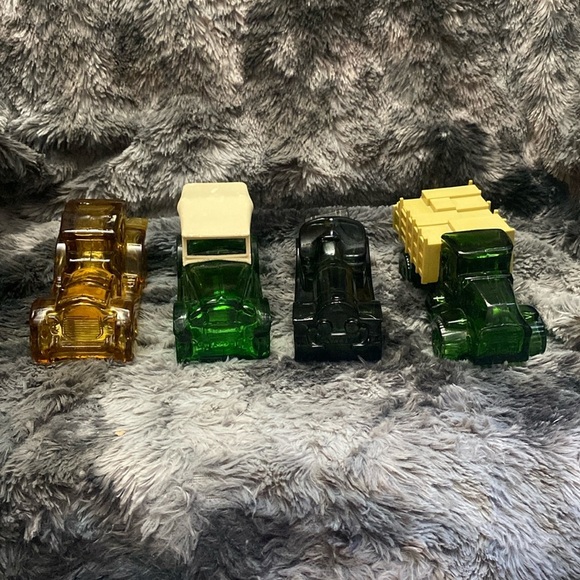 Vintage AVON 4 Car Cologne Bottles Empty Green and Amber Glass - Picture 1 of 16